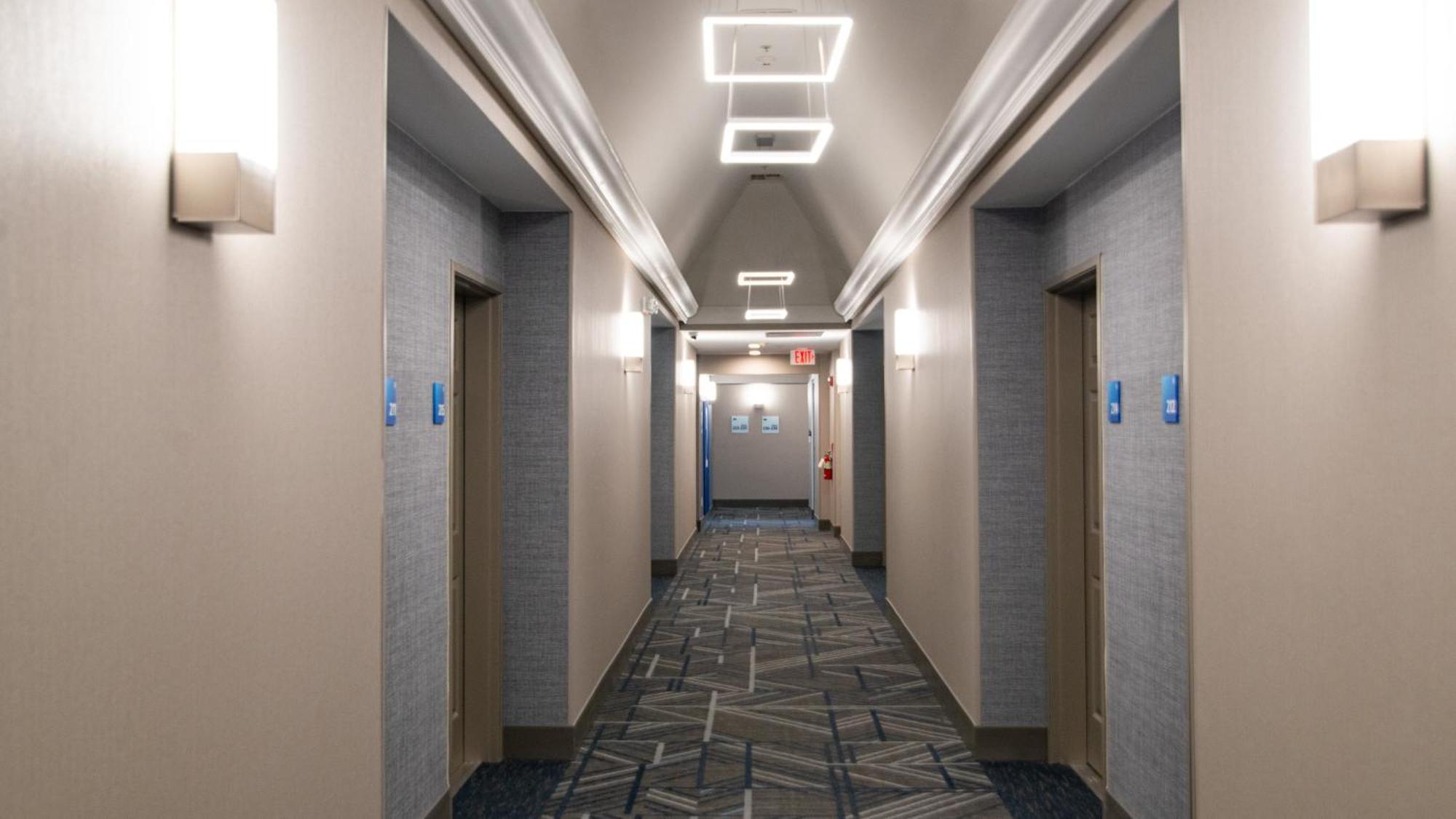 Holiday Inn Express Oakdale By Ihg Exterior photo